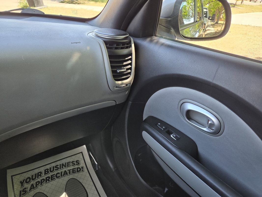 Used 2017 Kia Soul + FWD image 16