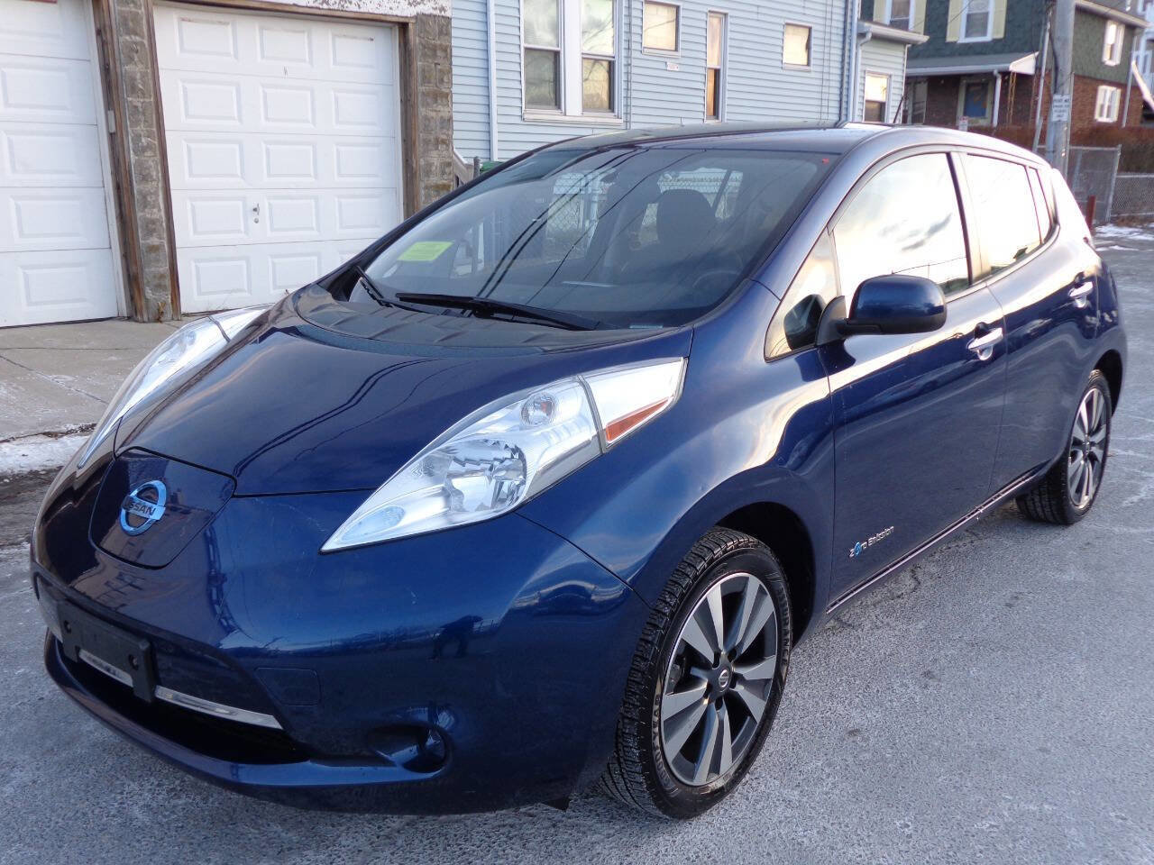 Used 2017 Nissan Leaf SV image 1