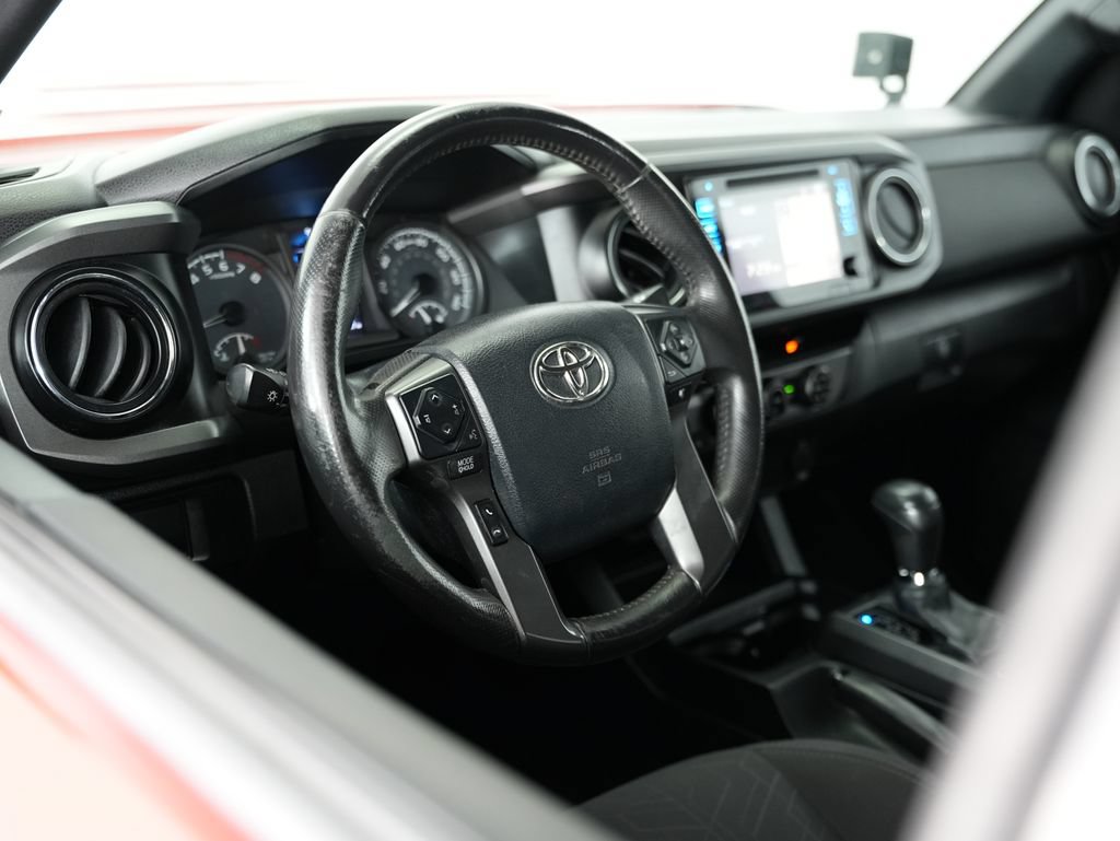 Used 2017 Toyota Tacoma TRD Sport w/ Tow Package (A/T) AWD/4WD image 6