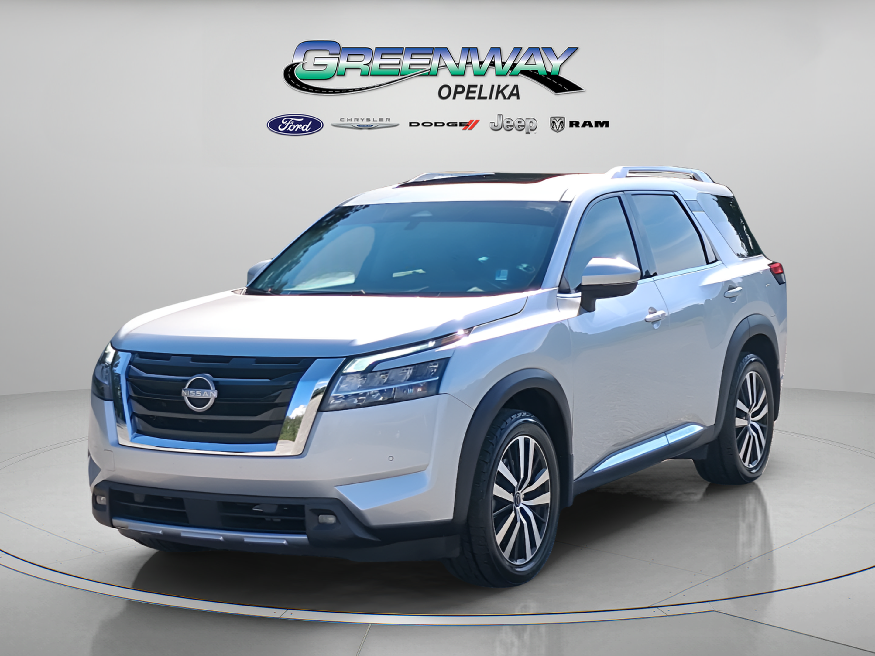 Used 2023 Nissan Pathfinder Platinum AWD/4WD image 3