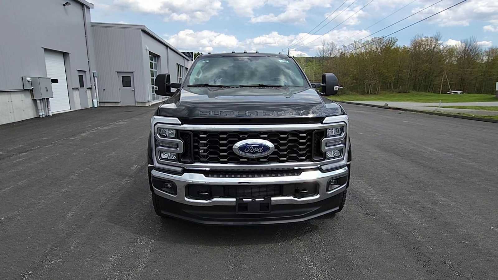 New 2026 Ford F450 XLT w/ XLT Premium Package AWD/4WD image 3