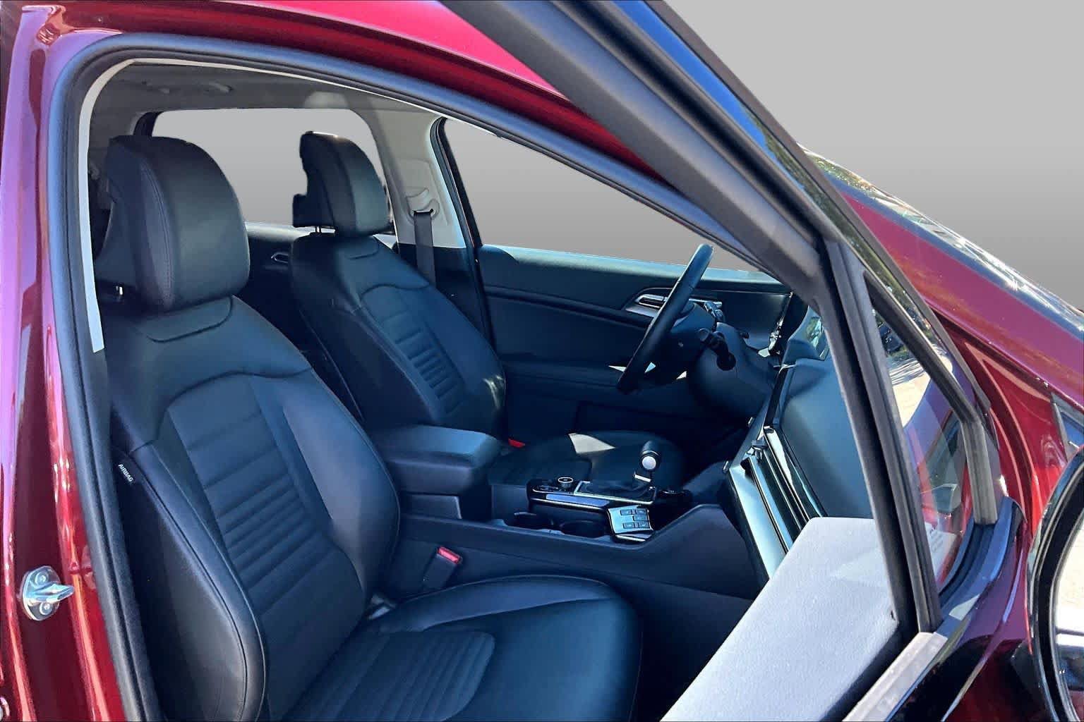 Used 2025 Kia Sportage SX FWD image 9