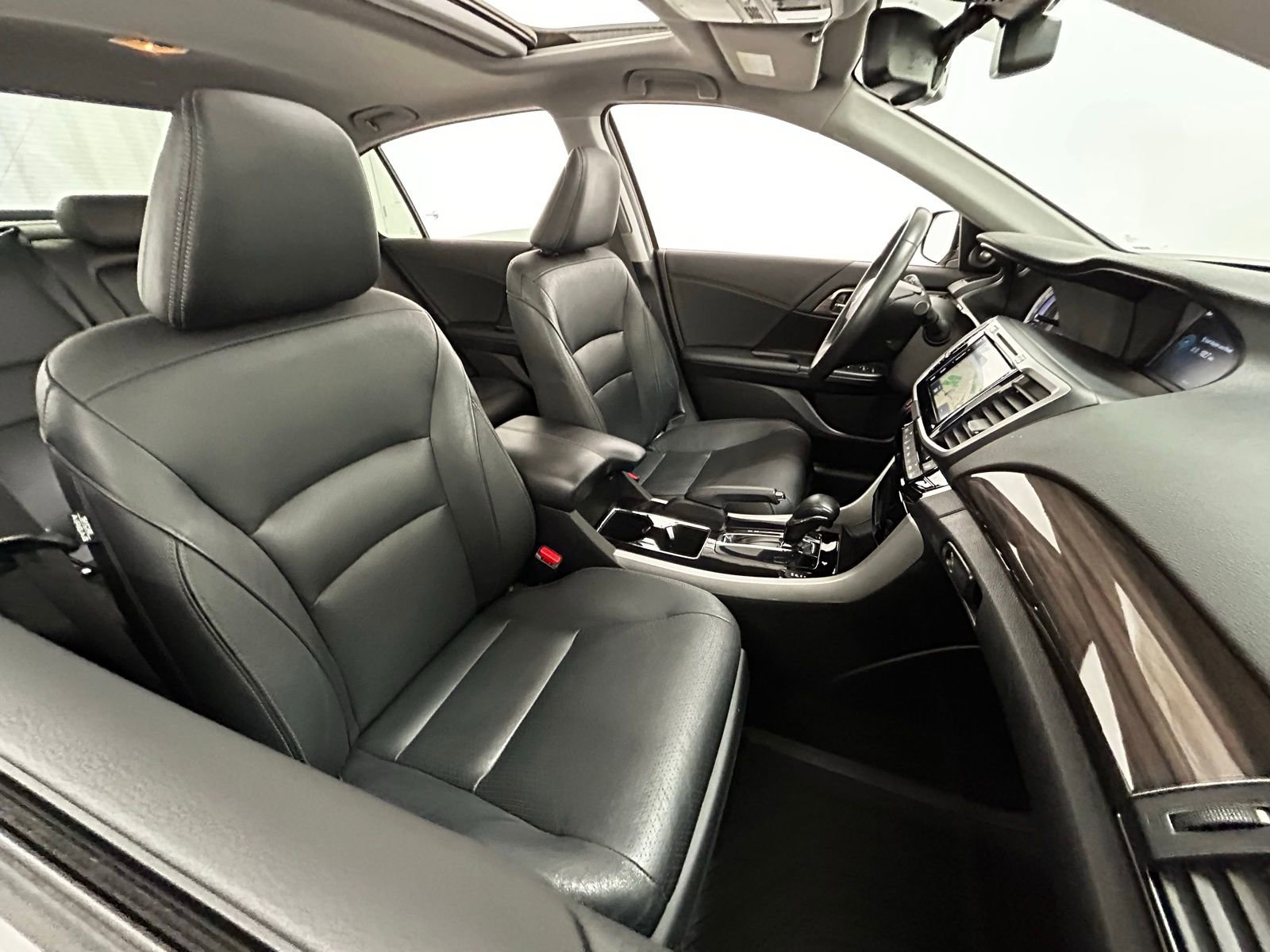 Used 2017 Honda Accord Touring image 40