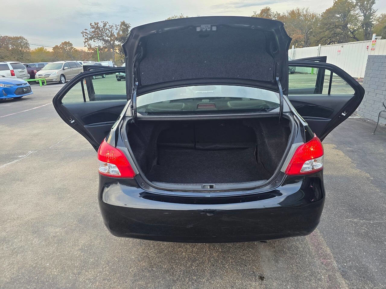 Used 2012 Toyota Yaris Sedan image 42