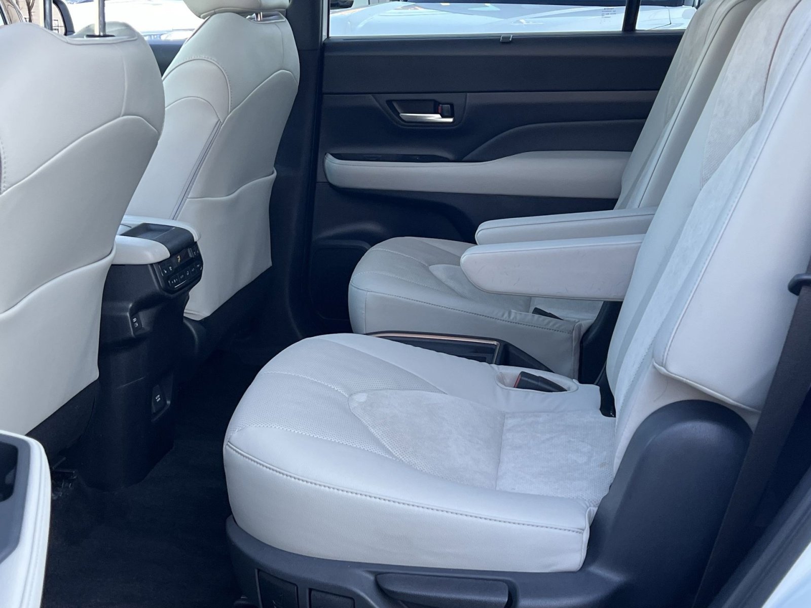 Used 2024 Toyota Grand Highlander MAX Platinum image 23