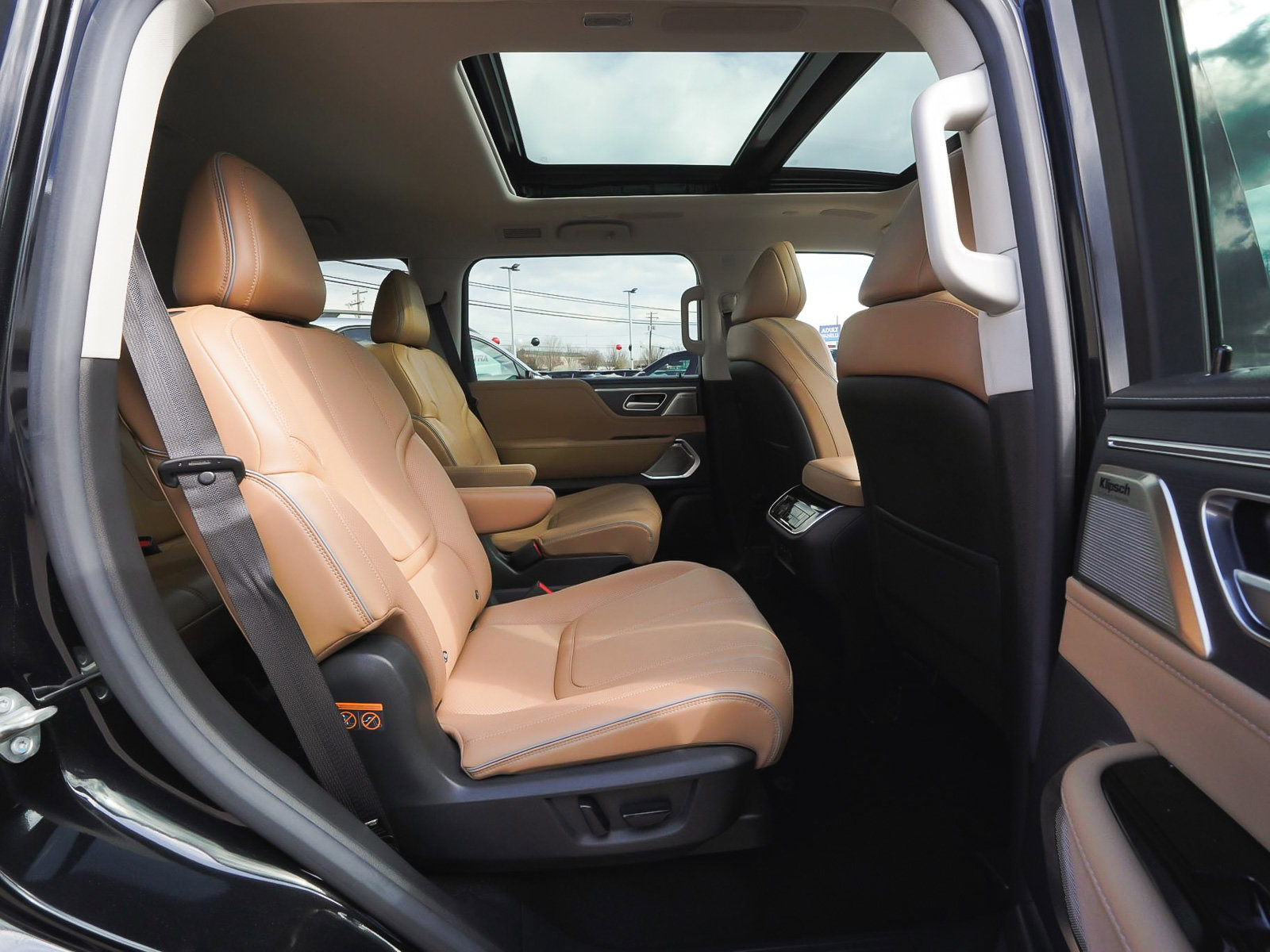 Used 2025 INFINITI QX80 Sensory AWD/4WD image 43