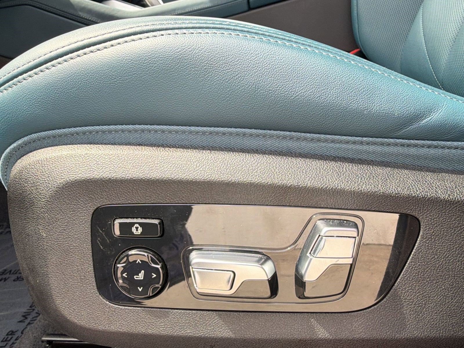 Used 2023 BMW XM w/ M Driver's Package AWD/4WD image 14