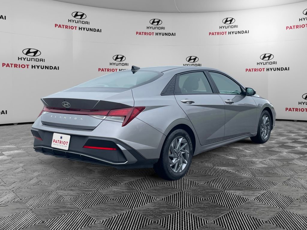 Certified 2024 Hyundai Elantra SEL FWD image 7