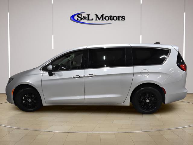 Used 2023 Chrysler Voyager LX FWD image 2