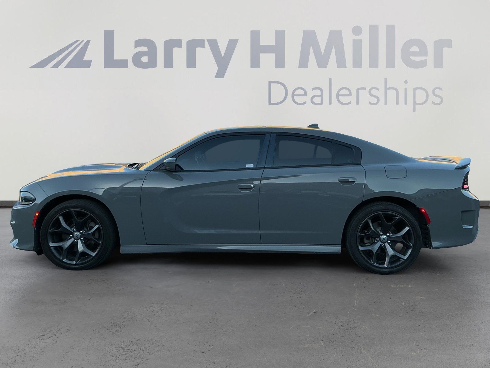 Used 2019 Dodge Charger GT RWD image 2