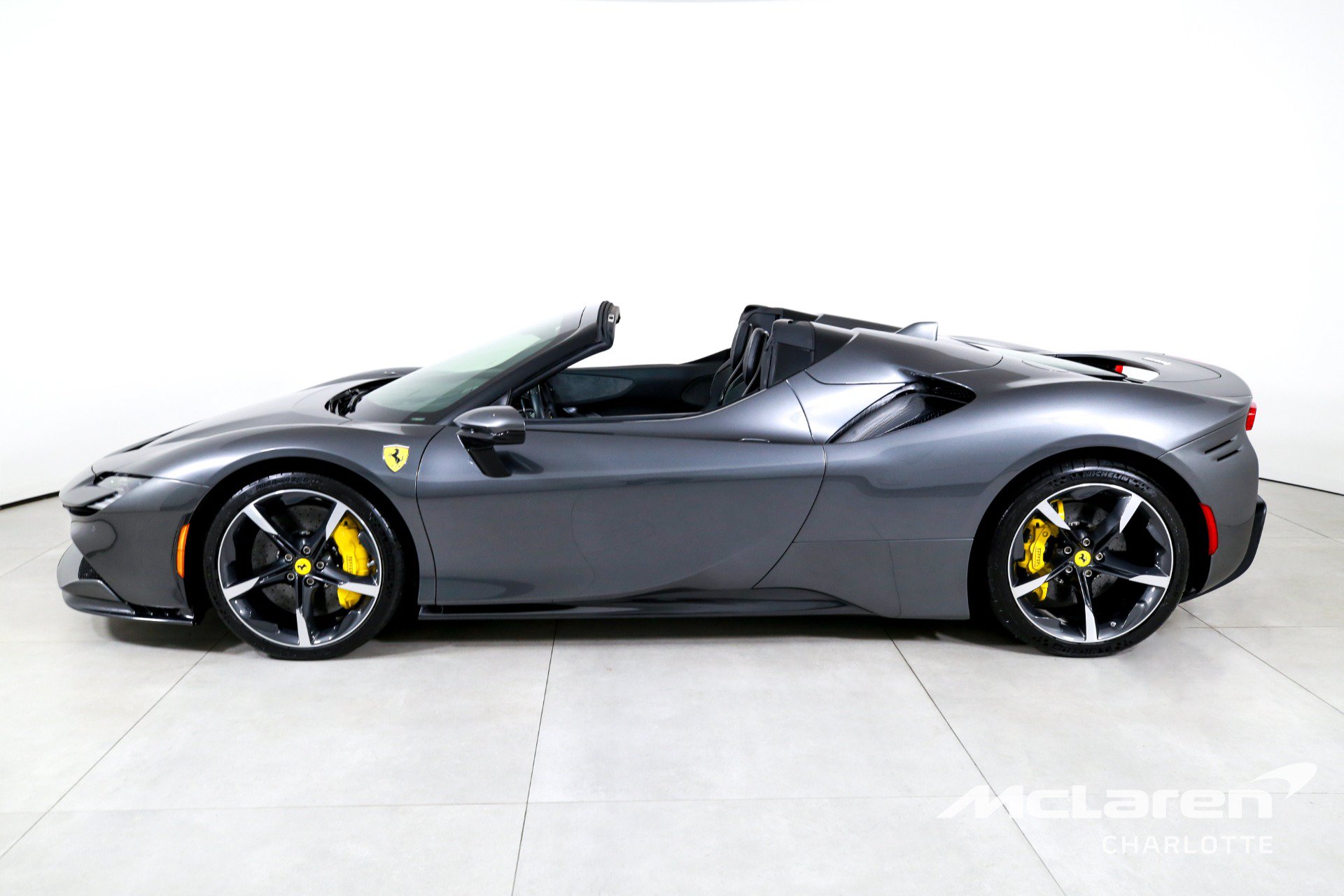 Used 2022 Ferrari SF90 Spider AWD/4WD image 7