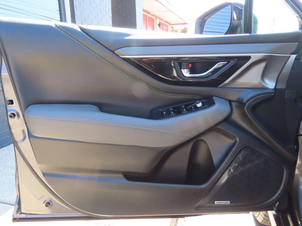 Used 2025 Subaru Outback Onyx Edition AWD/4WD image 18