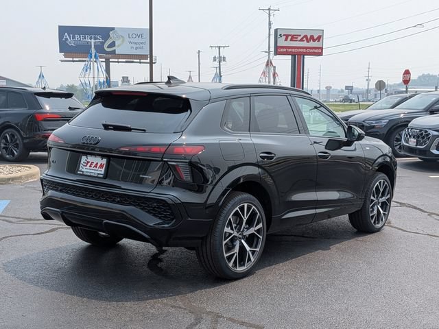 New 2026 Audi Q3 quattro 2.0T w/ 20" Wheel Package AWD/4WD image 5