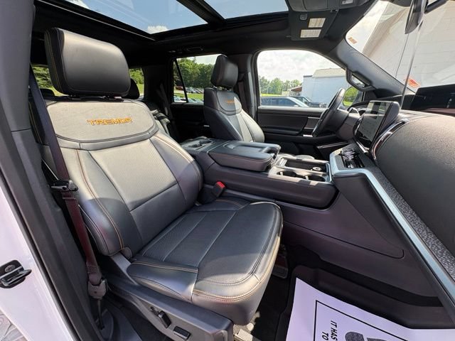 Used 2025 Ford Expedition Tremor AWD/4WD image 31