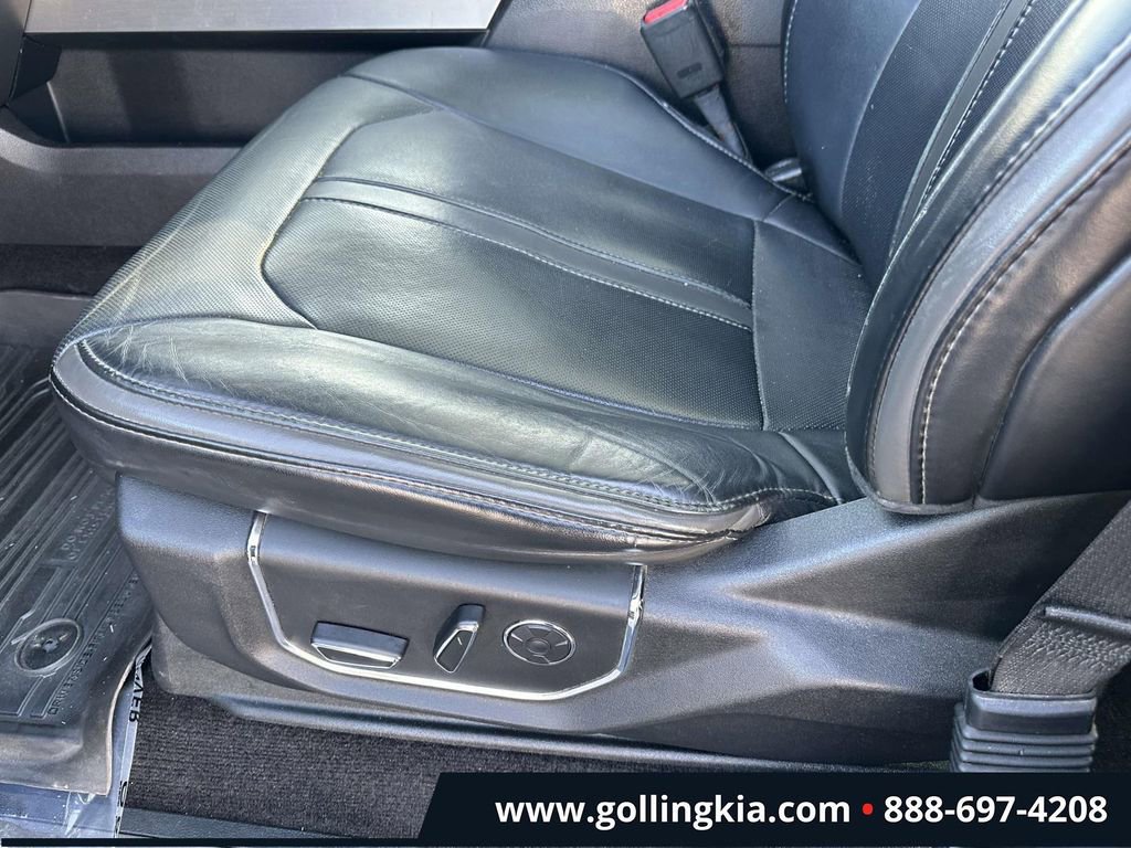 Used 2017 Ford F150 Platinum w/ Equipment Group 701A Luxury image 19
