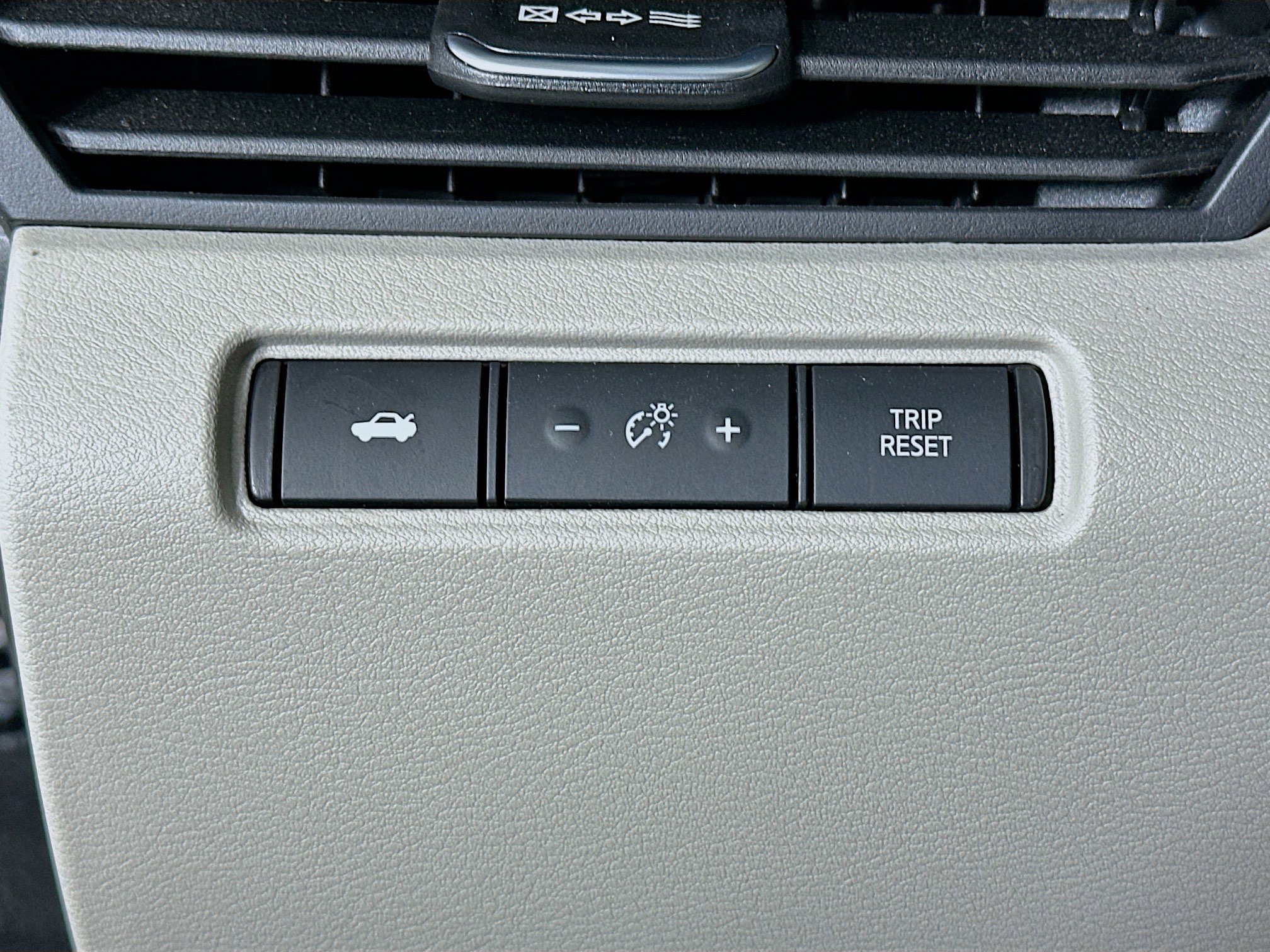 Used 2025 Nissan Altima 2.5 SV image 17