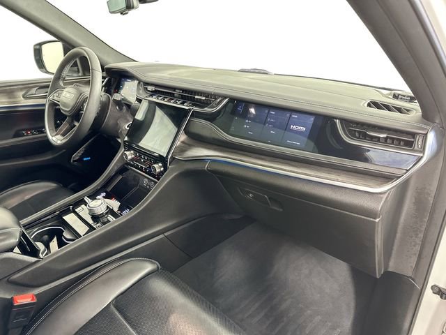 Used 2022 Jeep Grand Cherokee Overland w/ Luxury Tech Group IV AWD/4WD image 33