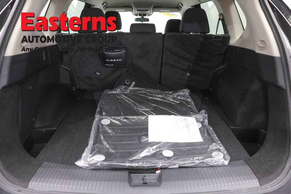 Used 2023 Nissan Rogue S AWD/4WD image 9
