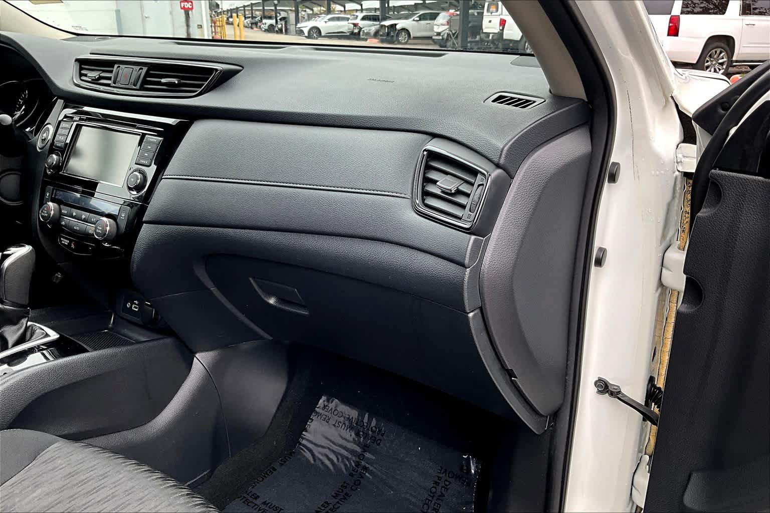 Used 2019 Nissan Rogue SV FWD image 18