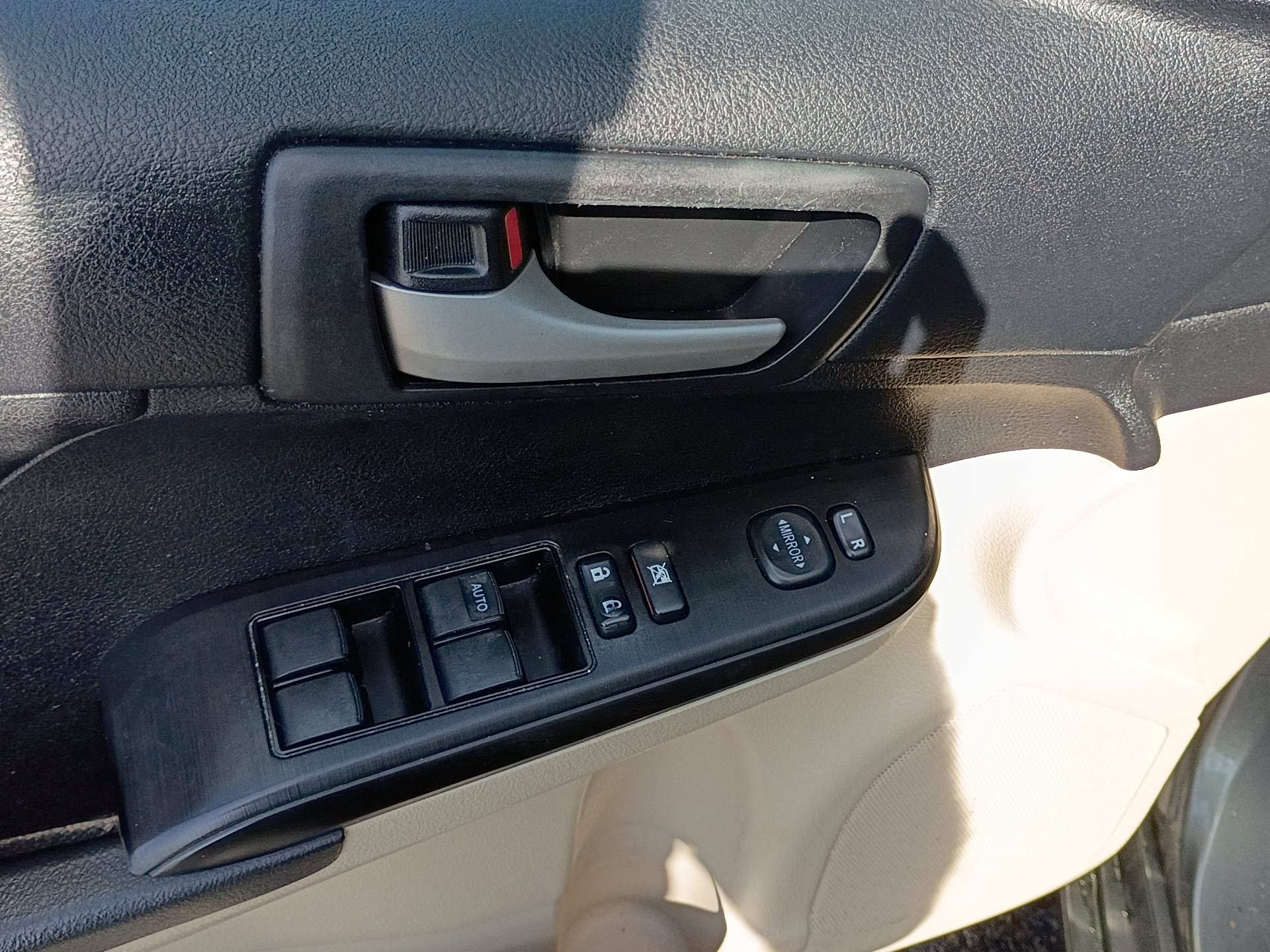 Used 2014 Toyota Camry FWD image 16