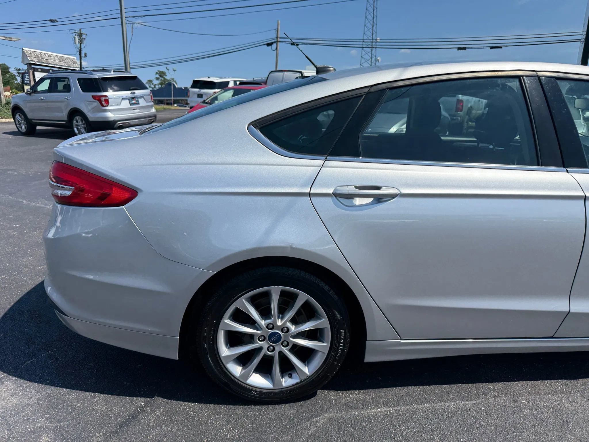 Used 2017 Ford Fusion SE w/ Fusion SE Technology Package image 47