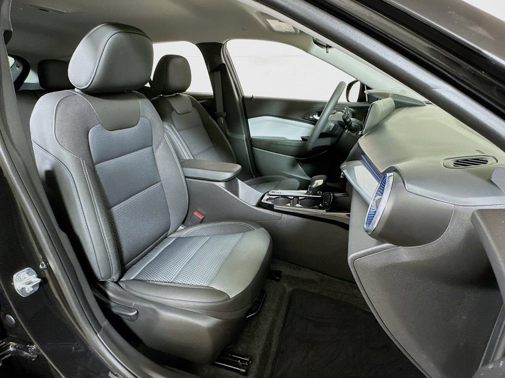 Certified 2026 Chevrolet Trax LT FWD image 24