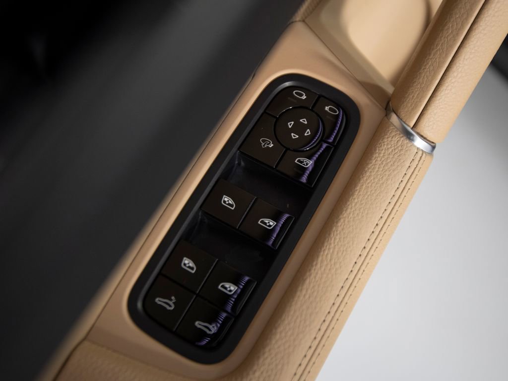 Certified 2020 Porsche Cayenne AWD/4WD image 20