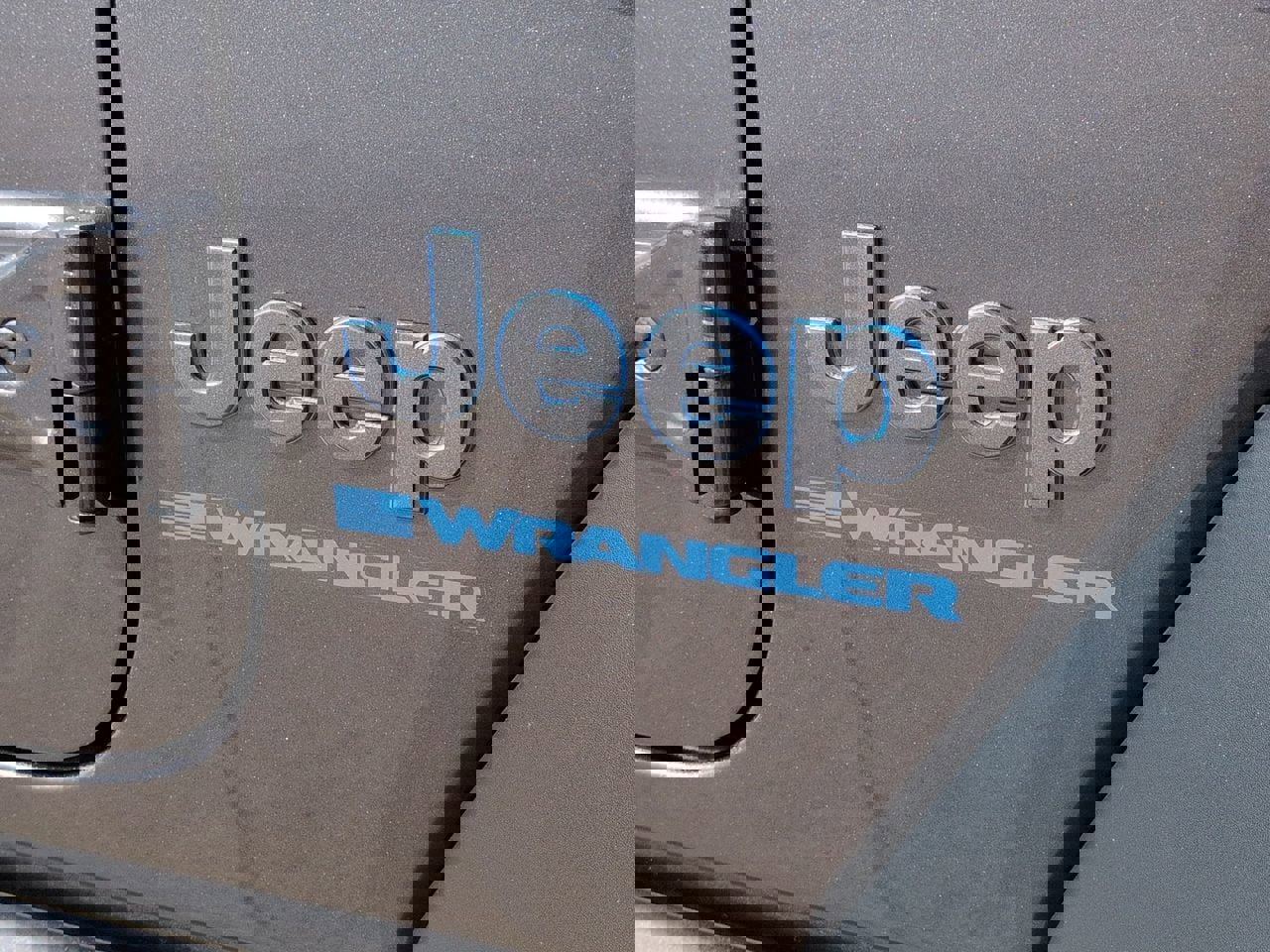 Used 2025 Jeep Wrangler Unlimited Rubicon 4xe w/ Convenience Group image 5