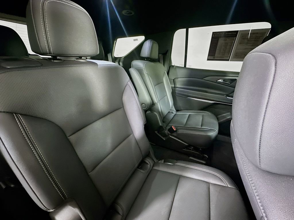 Used 2025 Chevrolet Traverse LT image 11