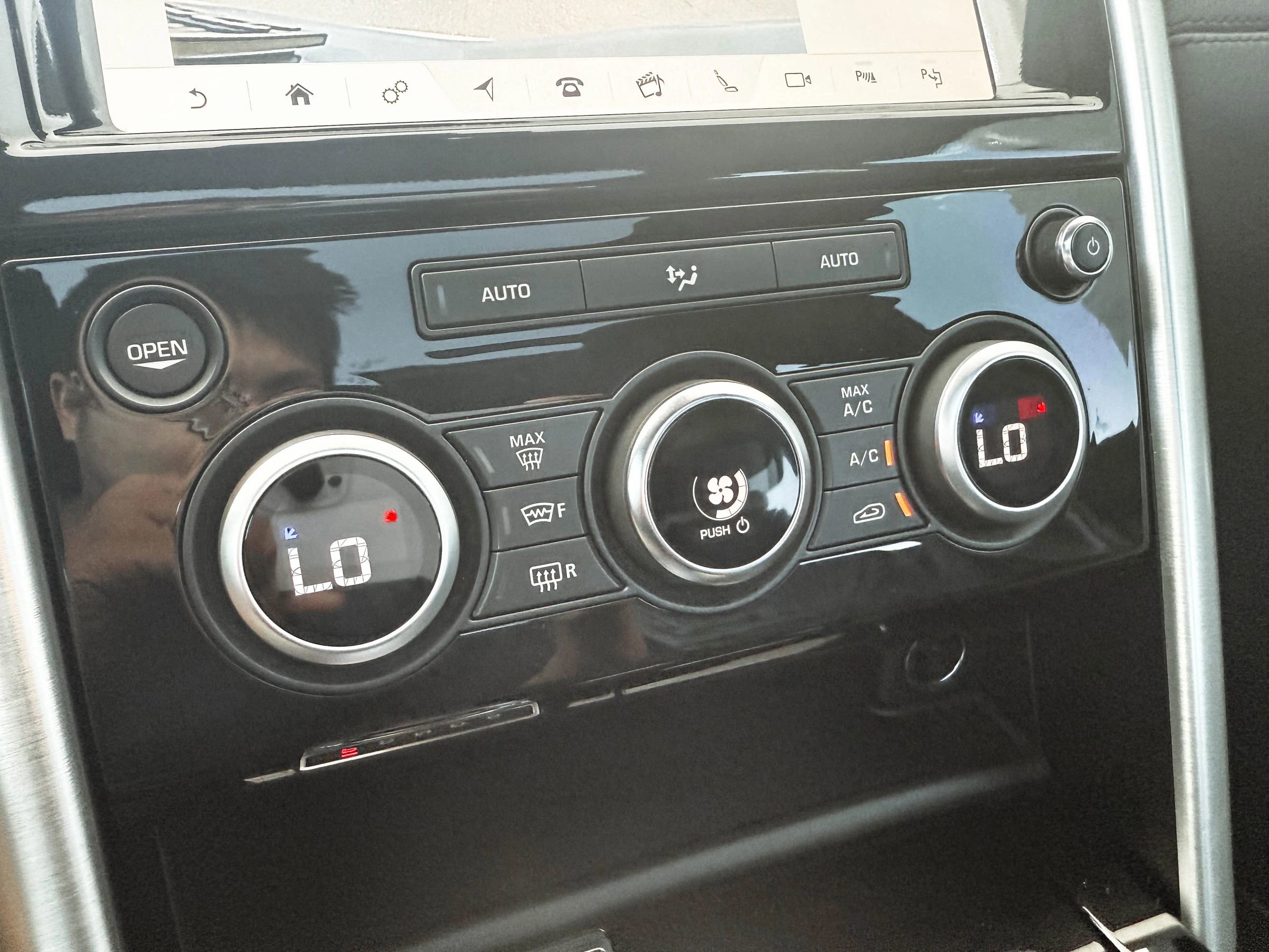 Used 2020 Land Rover Discovery HSE image 20