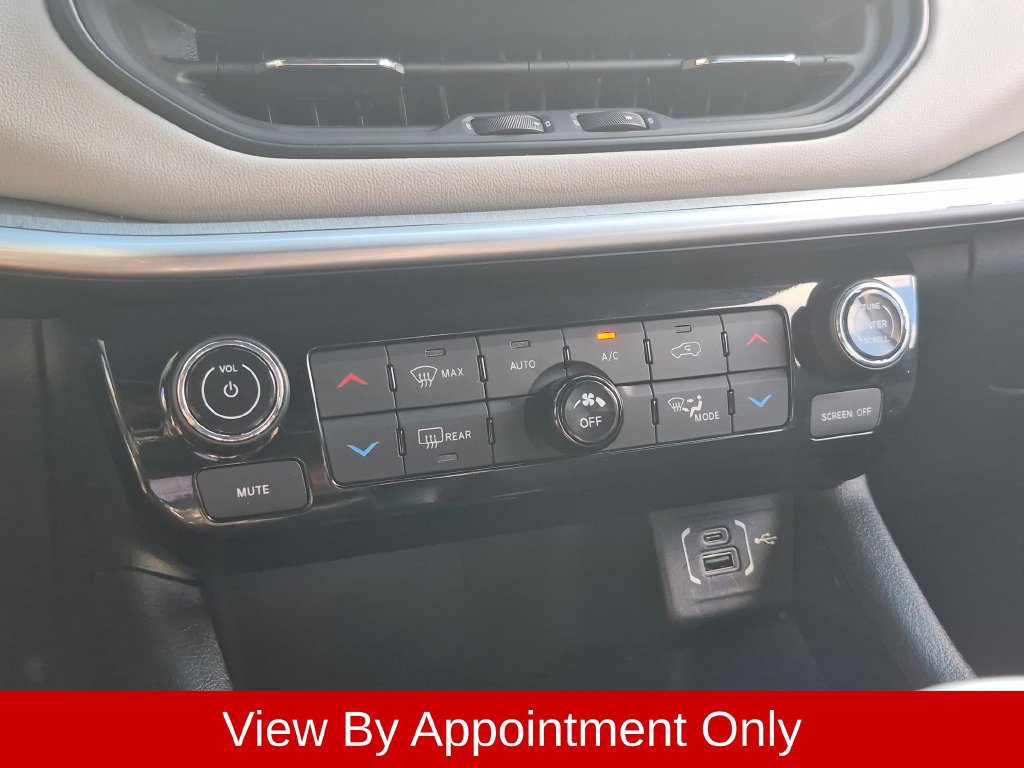 Used 2025 Jeep Compass Limited AWD/4WD image 17