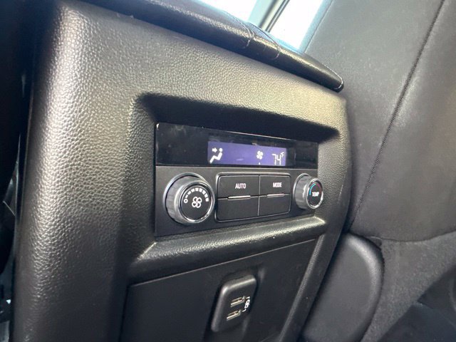 Used 2023 Chevrolet Traverse LT FWD image 12