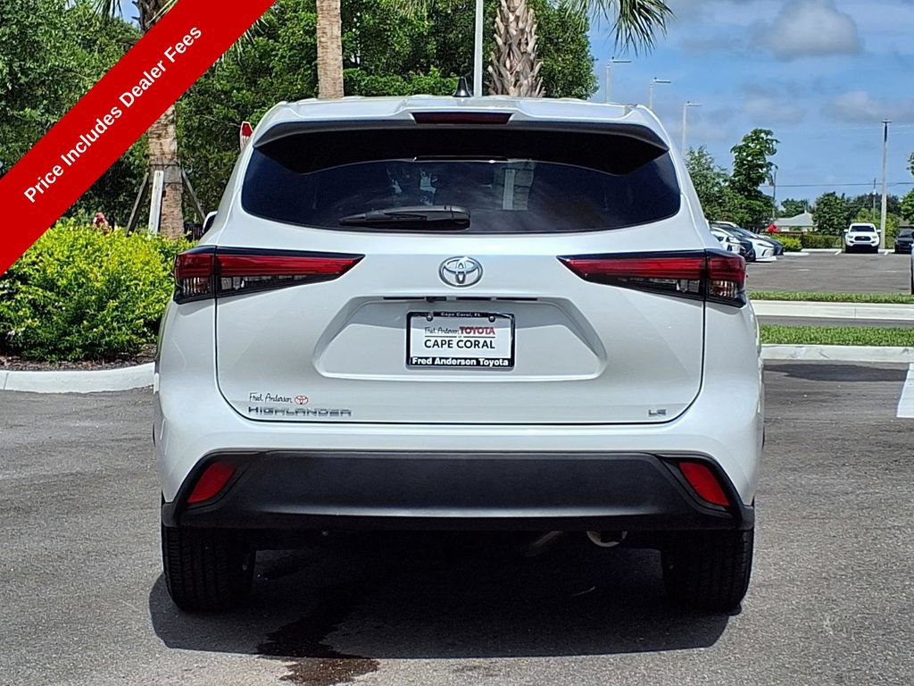 Used 2022 Toyota Highlander LE FWD image 6