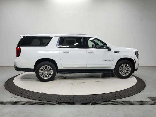 Used 2025 GMC Yukon XL Denali AWD/4WD image 9