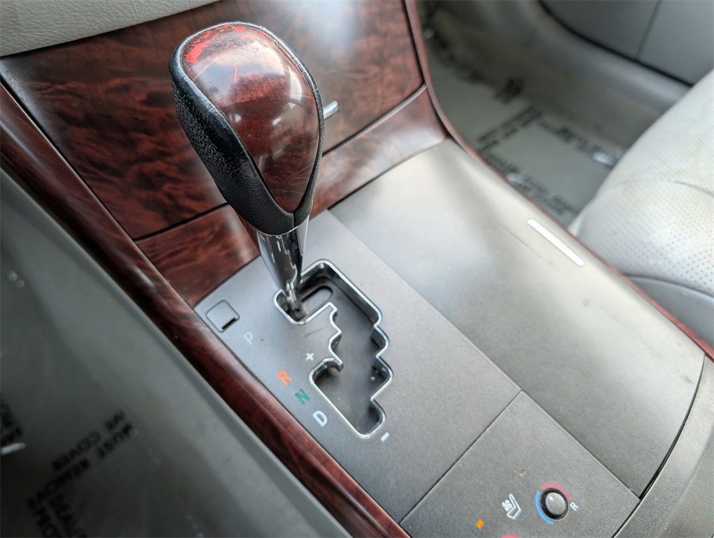 Used 2011 Toyota Avalon Limited image 24