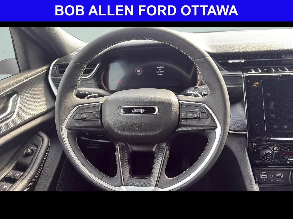 Used 2025 Jeep Grand Cherokee Altitude AWD/4WD image 18