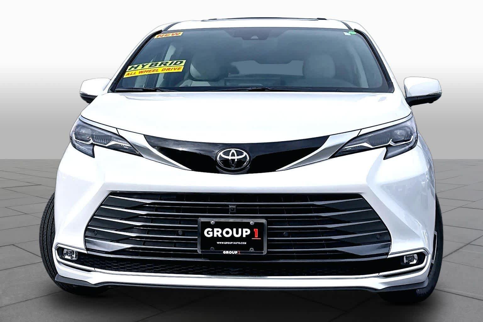 New 2026 Toyota Sienna Platinum AWD/4WD image 3