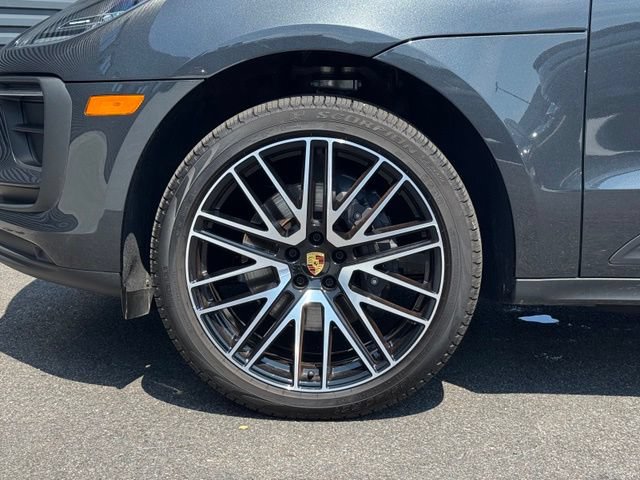Certified 2026 Porsche Macan AWD/4WD image 11