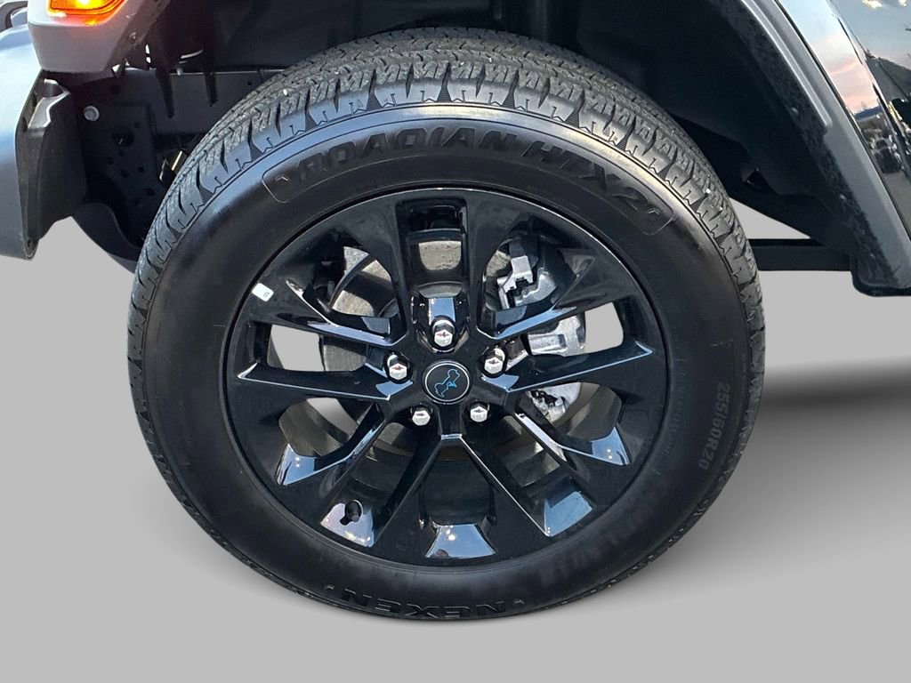 Certified 2025 Jeep Wrangler Unlimited Sahara w/ Safety Group image 18