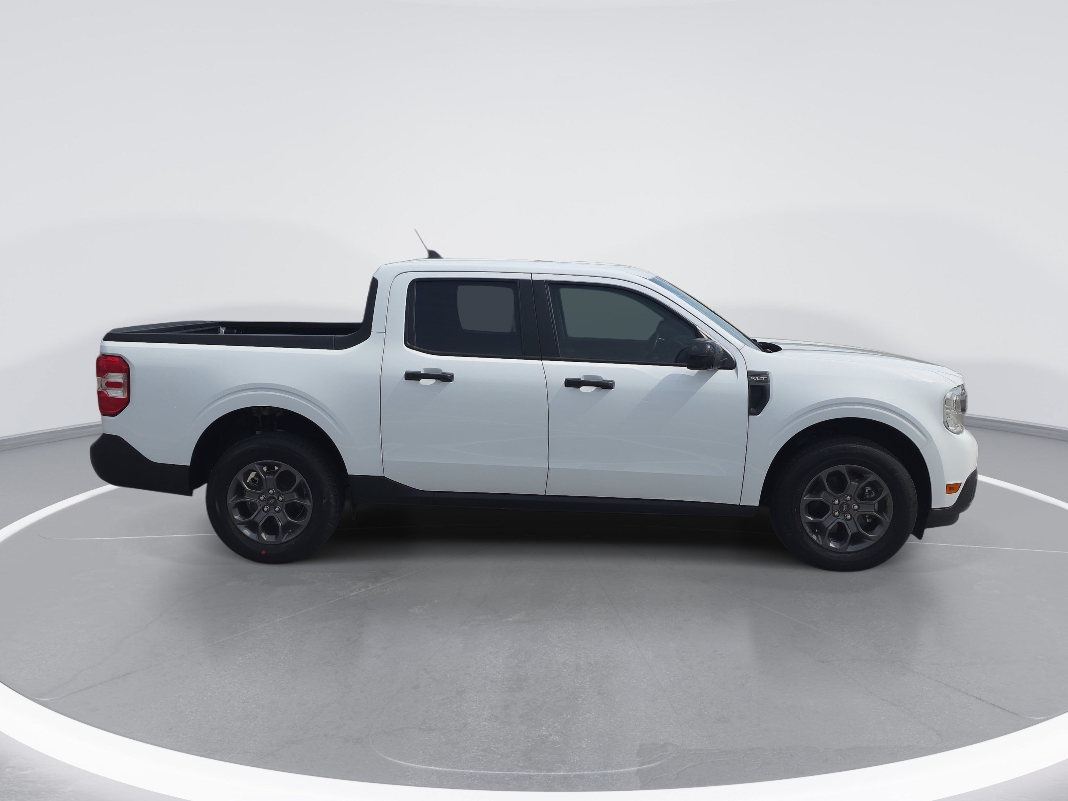 Used 2024 Ford Maverick XLT w/ XLT Luxury Package FWD image 2