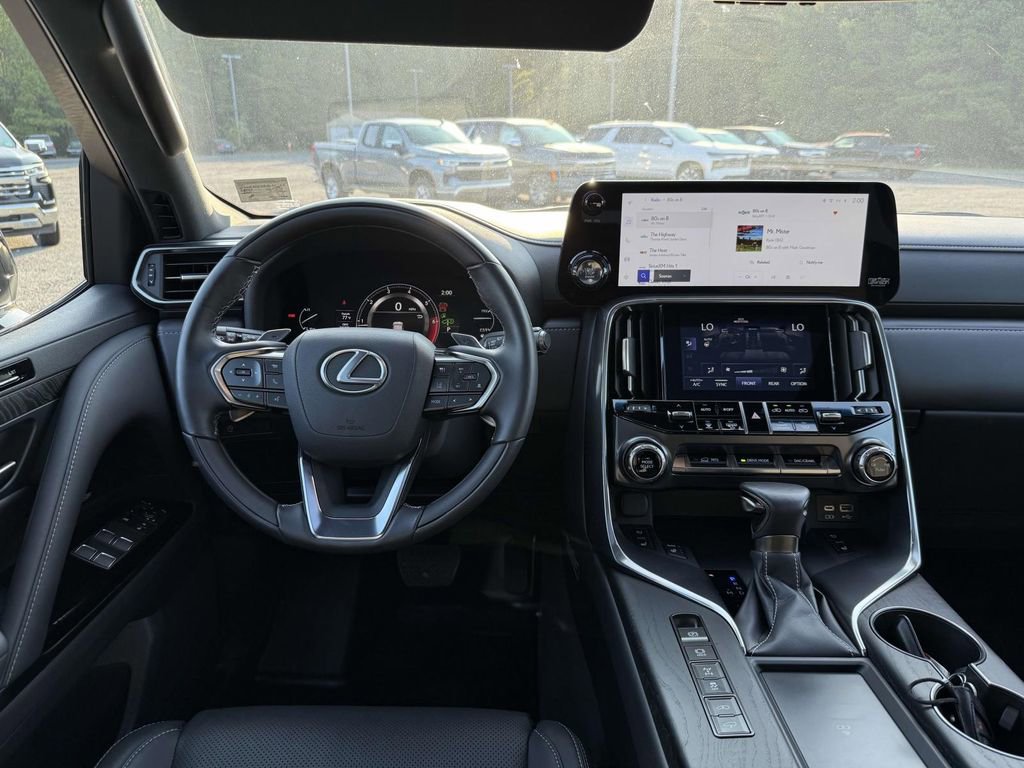 Used 2024 Lexus LX 600 4WD w/ Appearance Package image 8