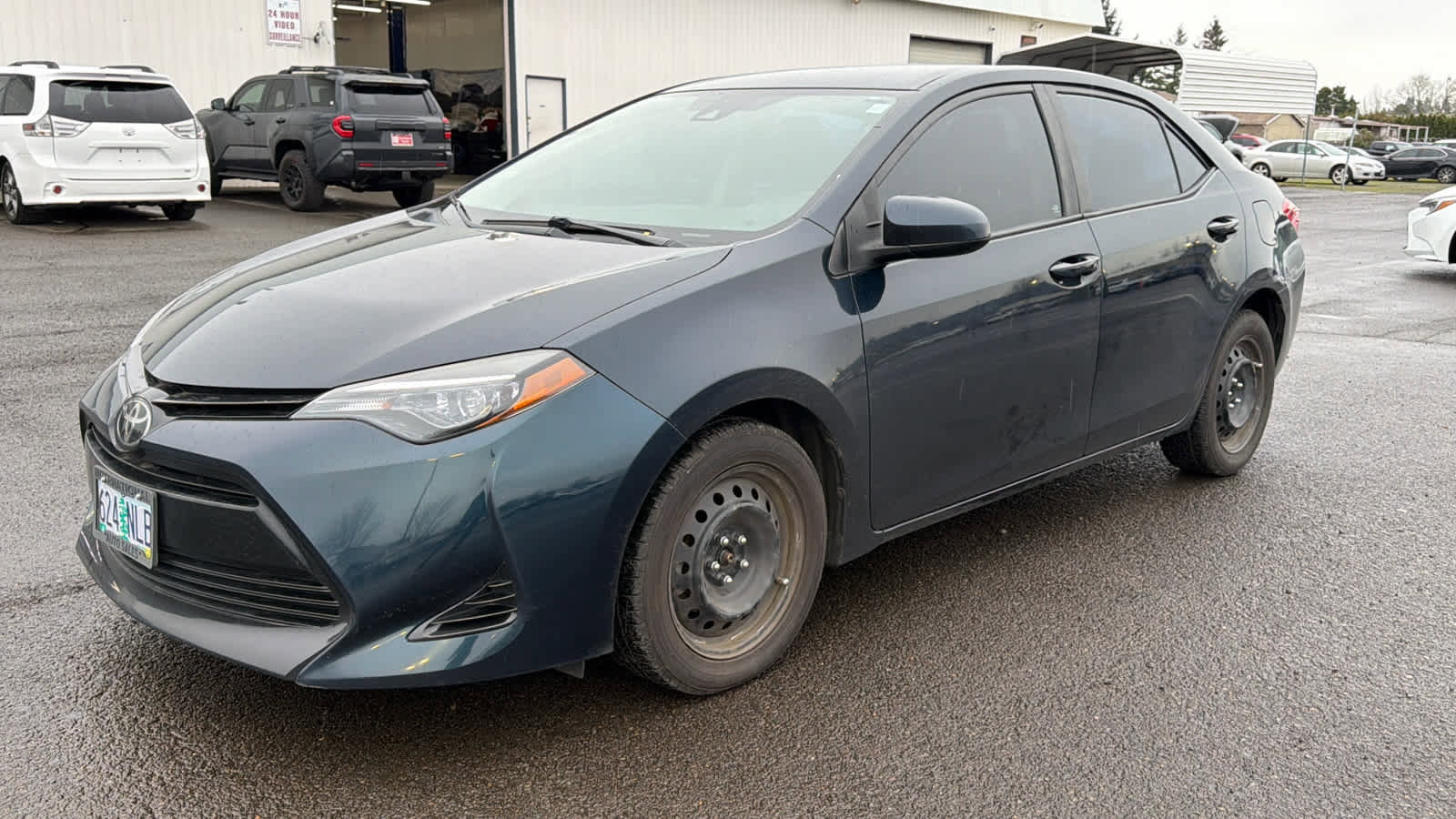 Used 2018 Toyota Corolla LE image 2