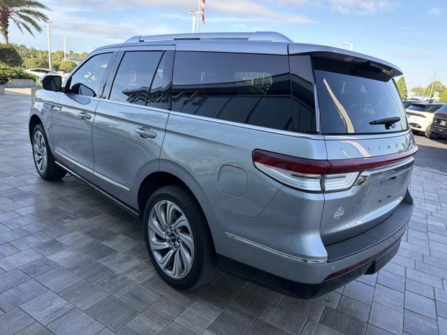 Used 2023 Lincoln Navigator Reserve RWD image 4