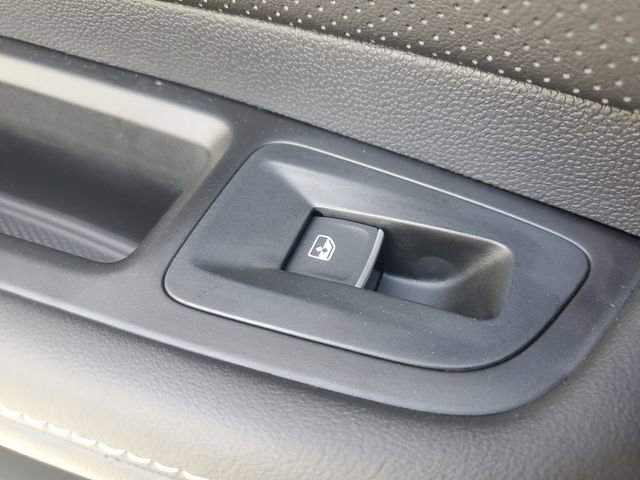 Certified 2025 Volkswagen Atlas Cross Sport SE w/ Panoramic Sunroof Package image 14