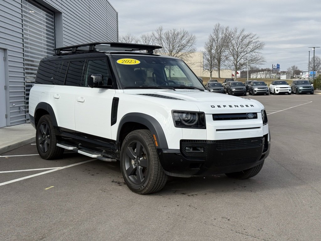 Used 2023 Land Rover Defender 130 X-Dynamic SE image 6