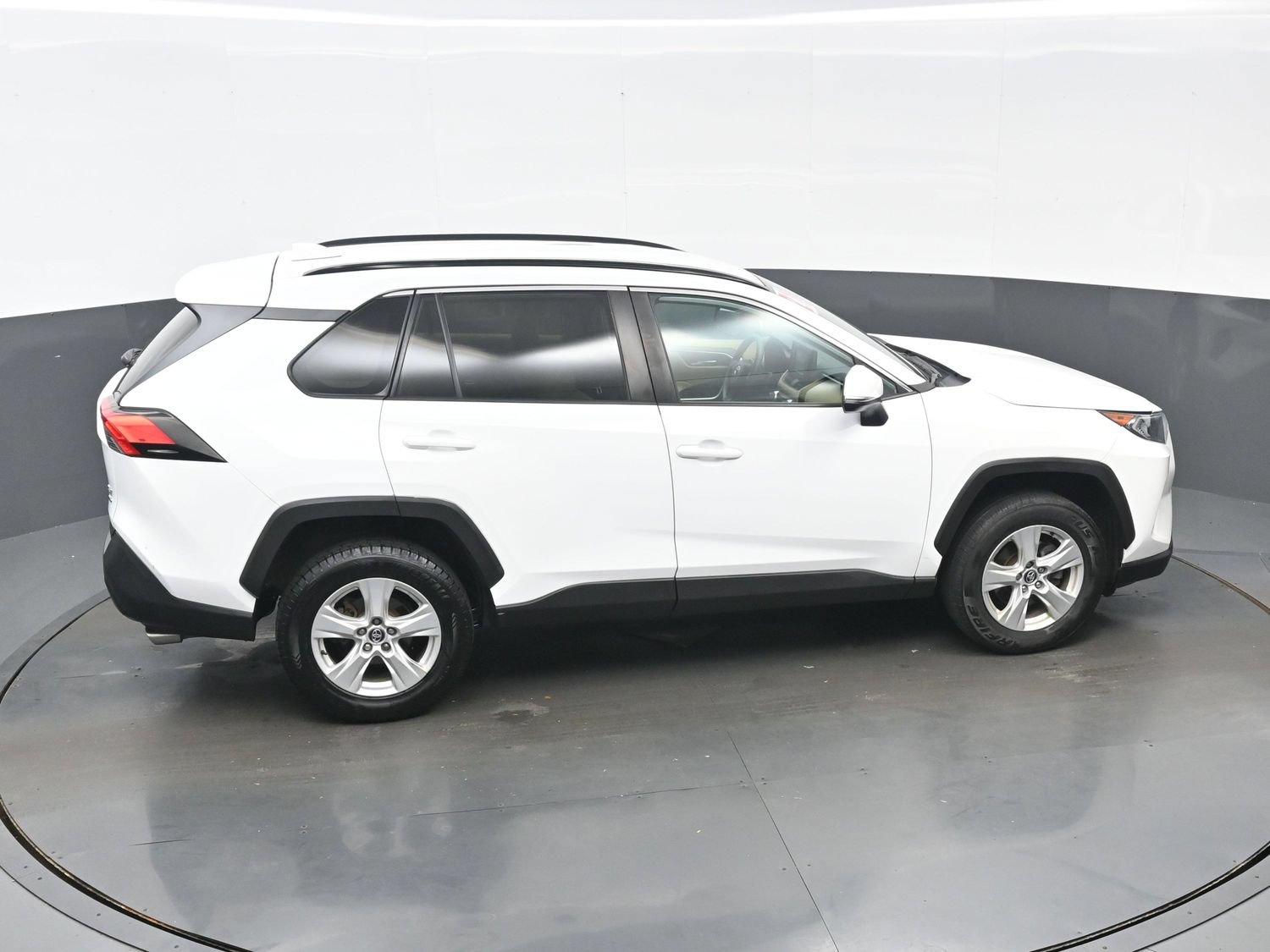 Used 2021 Toyota RAV4 XLE AWD/4WD image 39