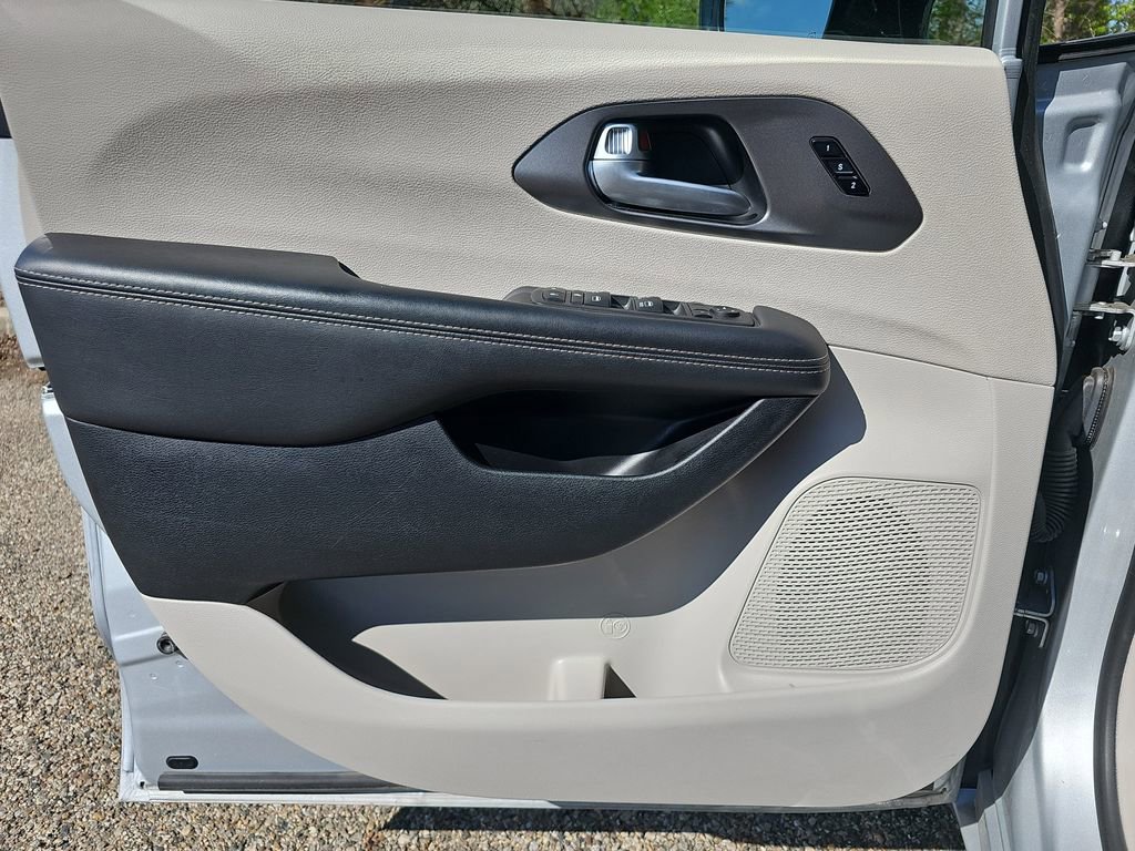Certified 2024 Chrysler Pacifica Touring-L FWD image 29