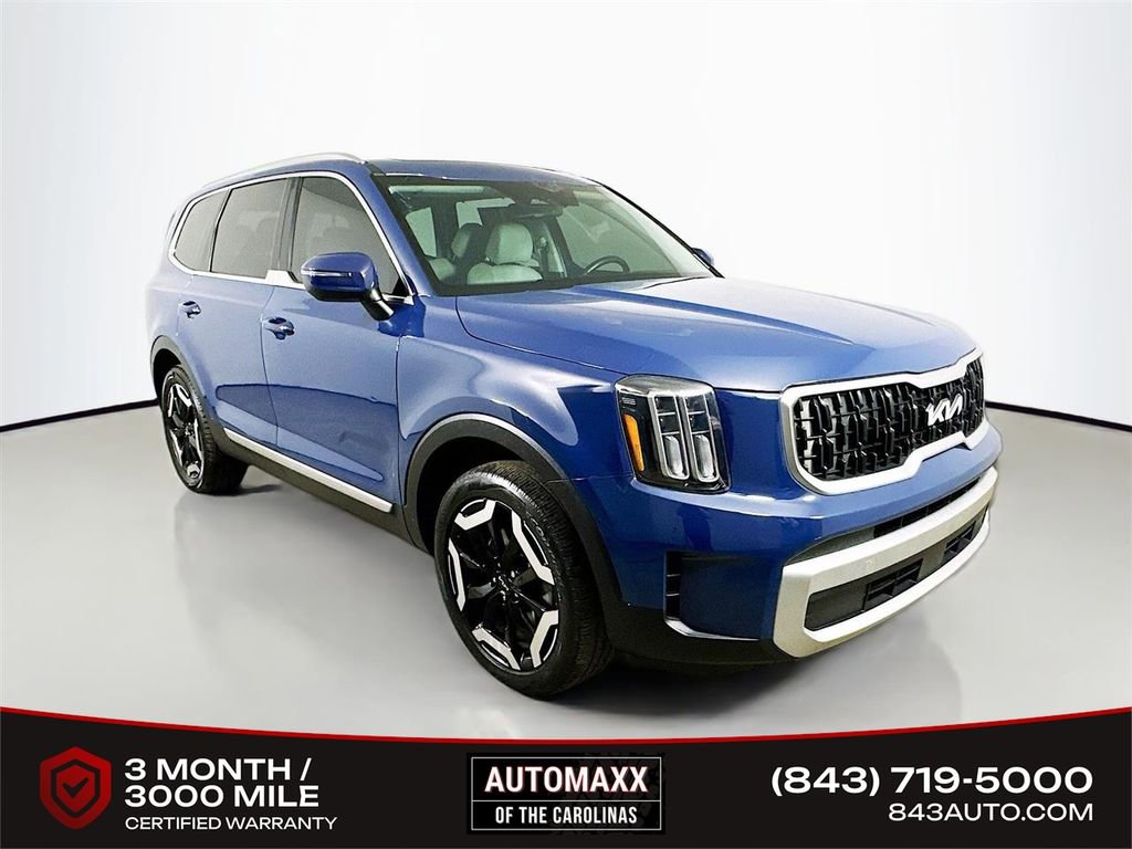 Used 2023 Kia Telluride EX w/ EX Captain's Chair Package image 1