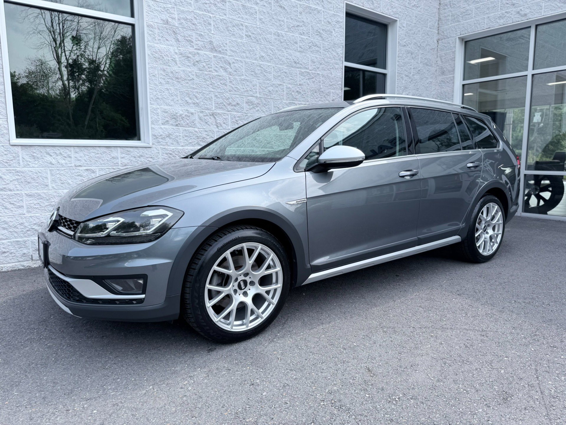 Used 2018 Volkswagen Golf Alltrack S AWD/4WD image 3
