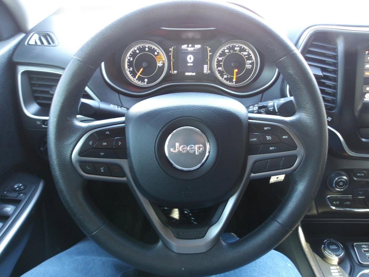 Used 2020 Jeep Cherokee Latitude AWD/4WD image 14